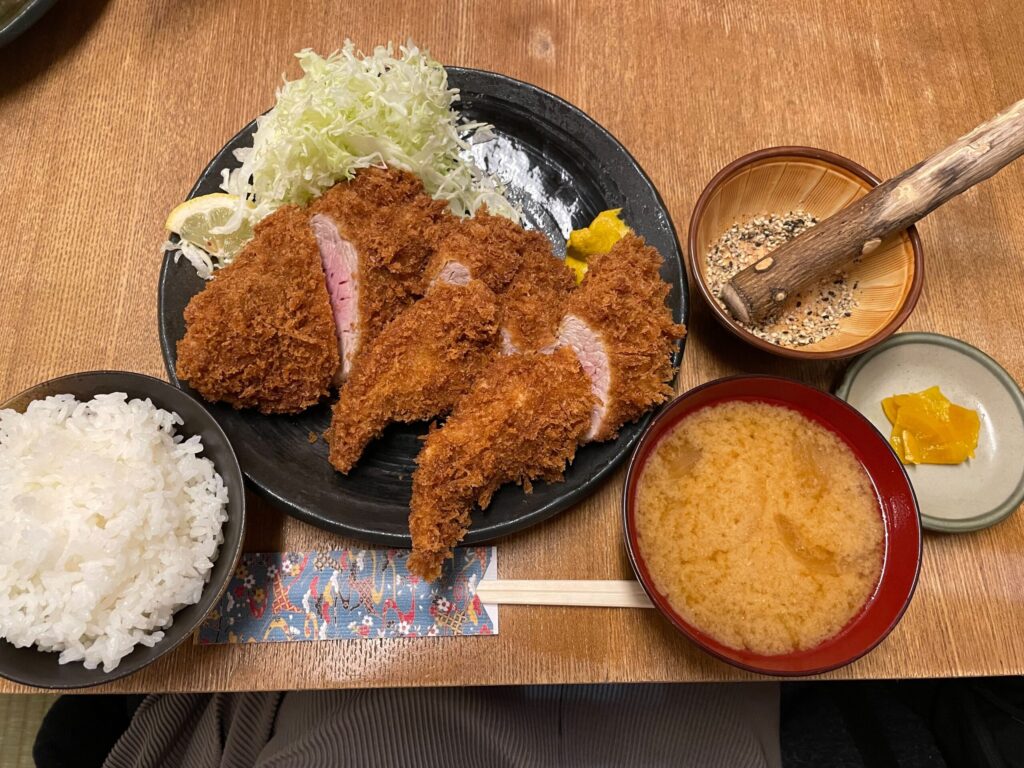 丸蔵のヒレカツ定食